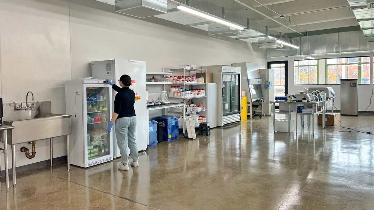 Technician working in the Aanika Biosciences Lab